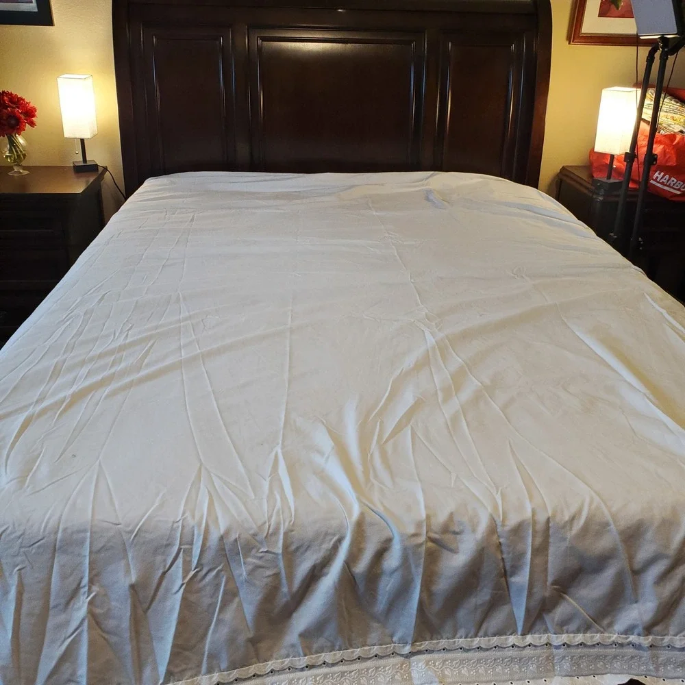JC Penney Home King Flat Sheet White Eyelet Lace Scalloped Border Cotton Blend